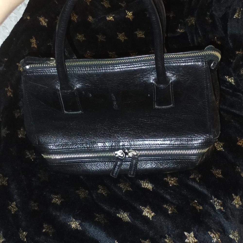 Black Leather Hand Bag by El Portal